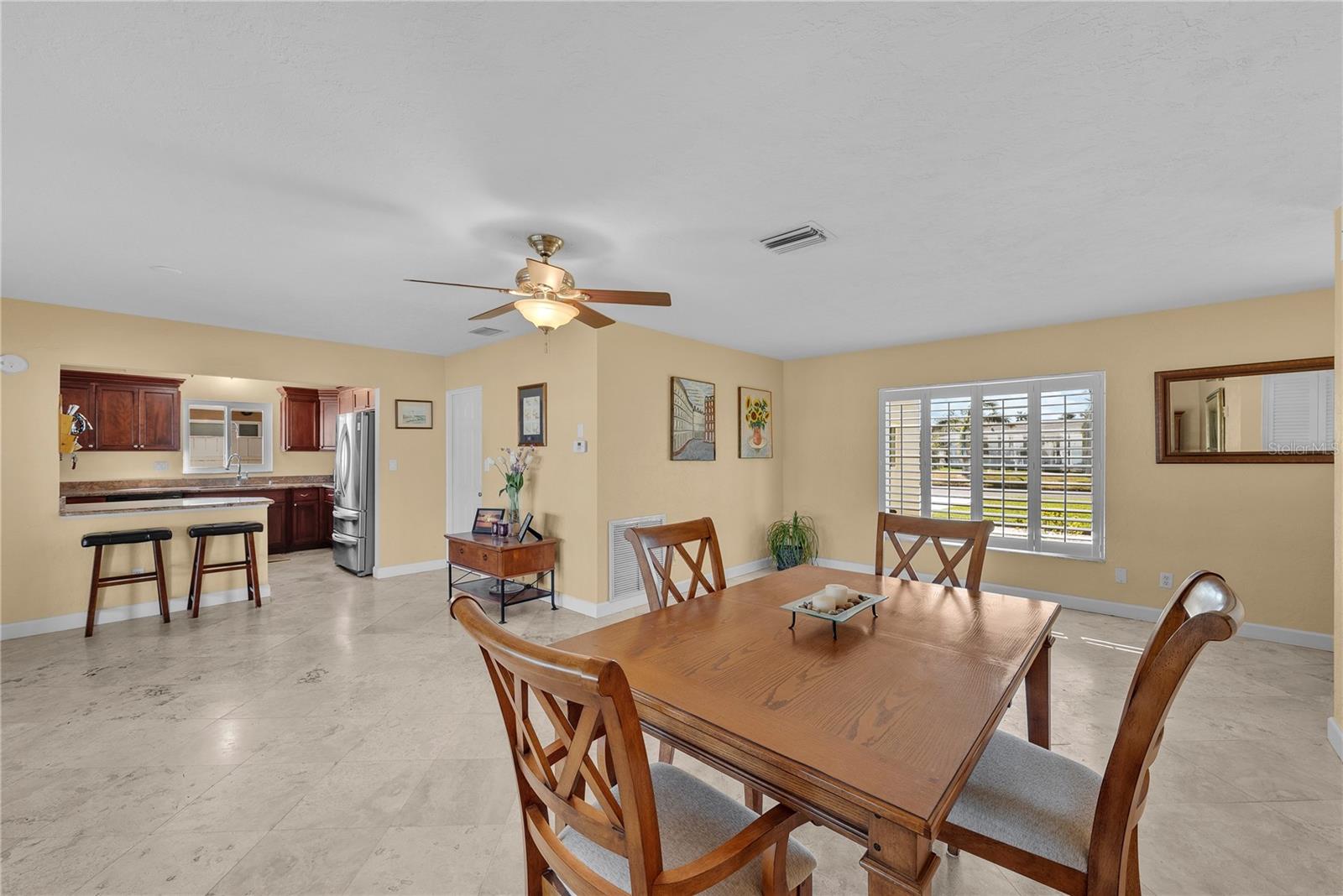 537 DOLPHIN AVE SE, ST PETERSBURG, FL, 33705
