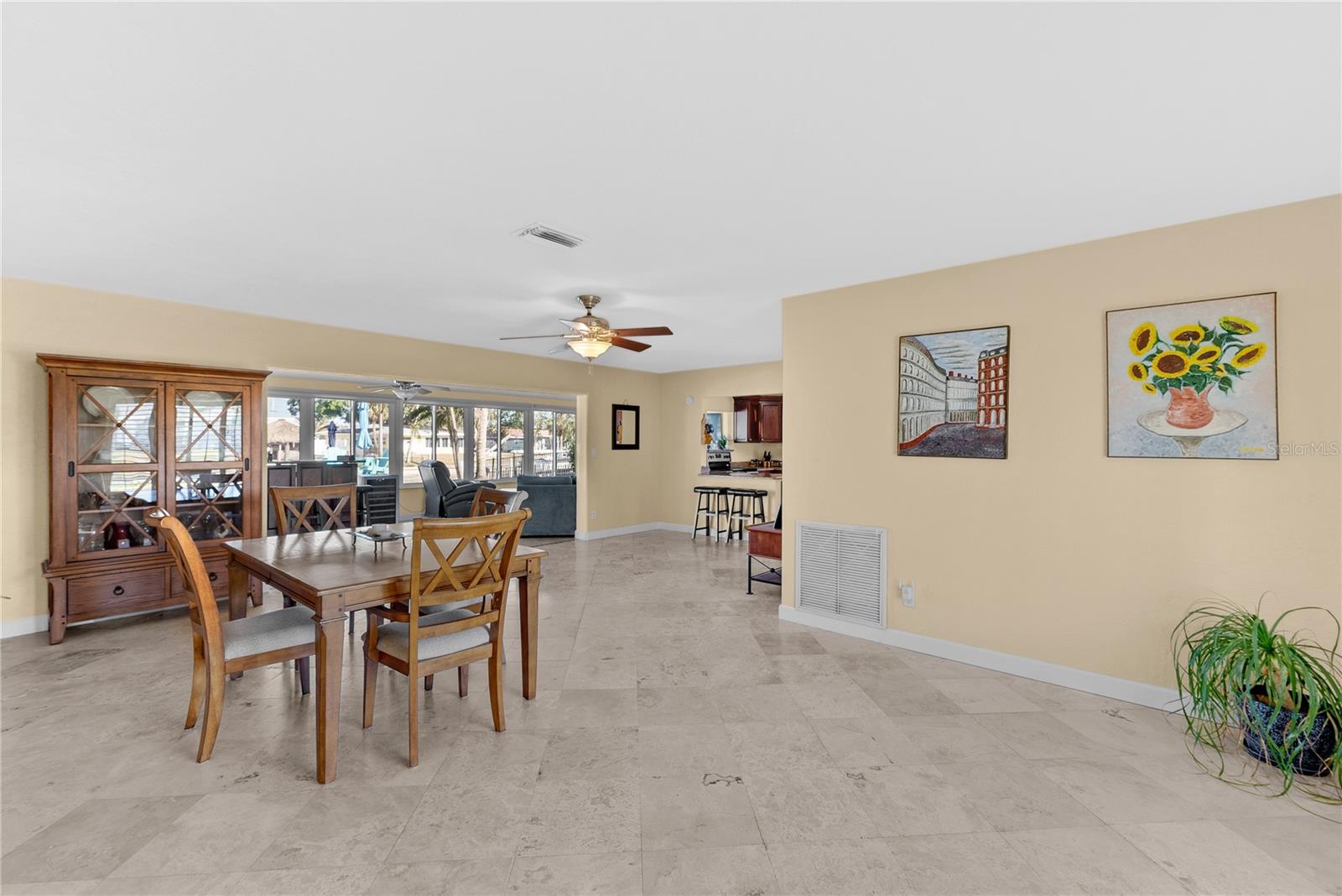 537 DOLPHIN AVE SE, ST PETERSBURG, FL, 33705