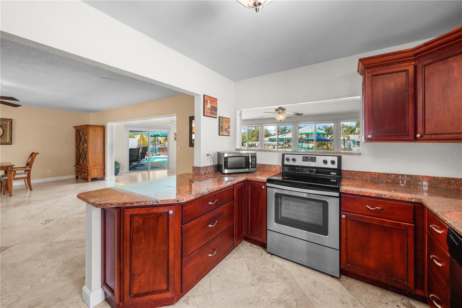 537 DOLPHIN AVE SE, ST PETERSBURG, FL, 33705