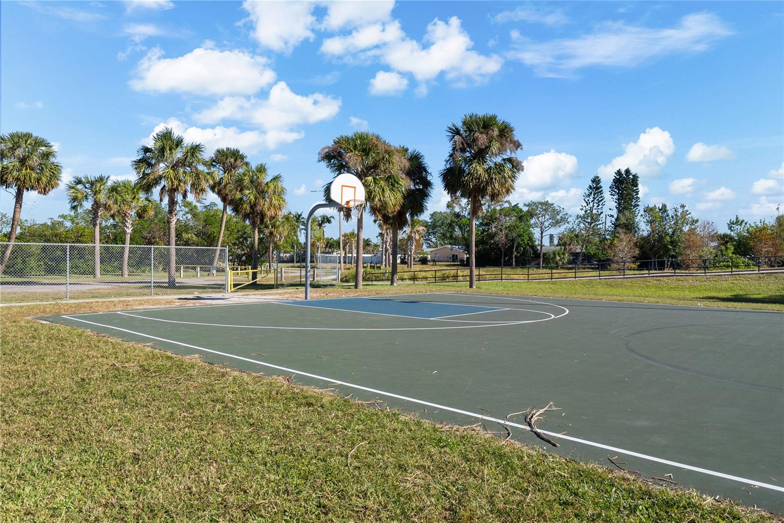 537 DOLPHIN AVE SE, ST PETERSBURG, FL, 33705