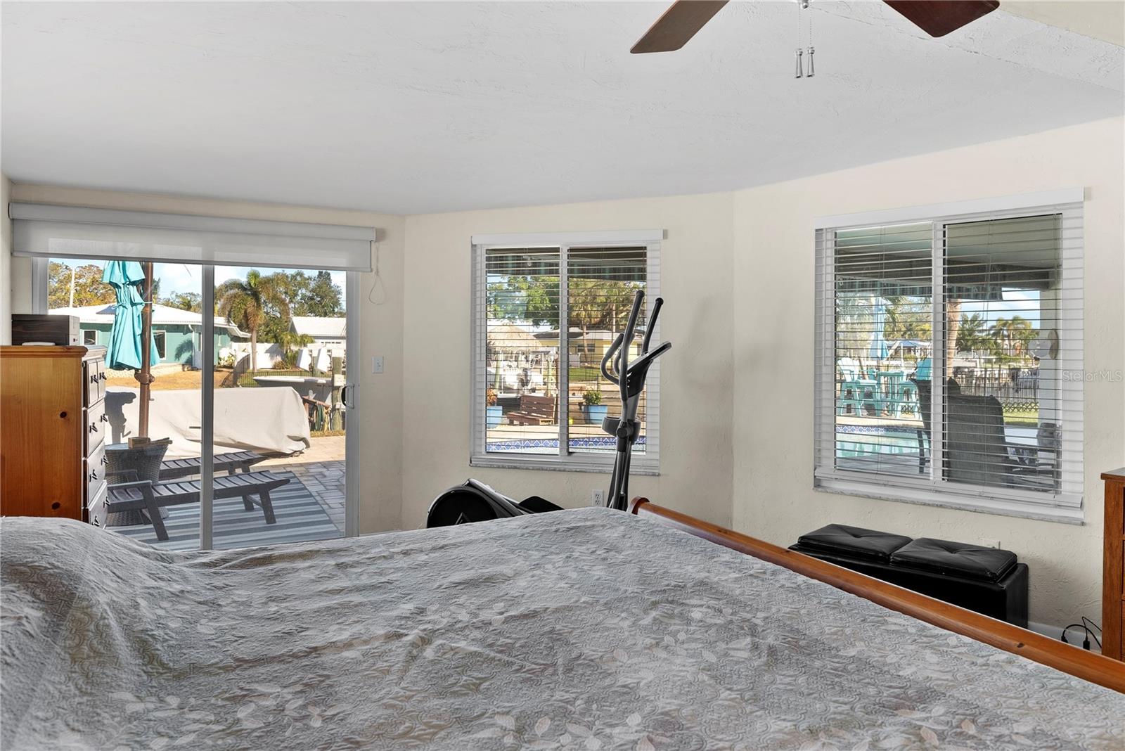 537 DOLPHIN AVE SE, ST PETERSBURG, FL, 33705