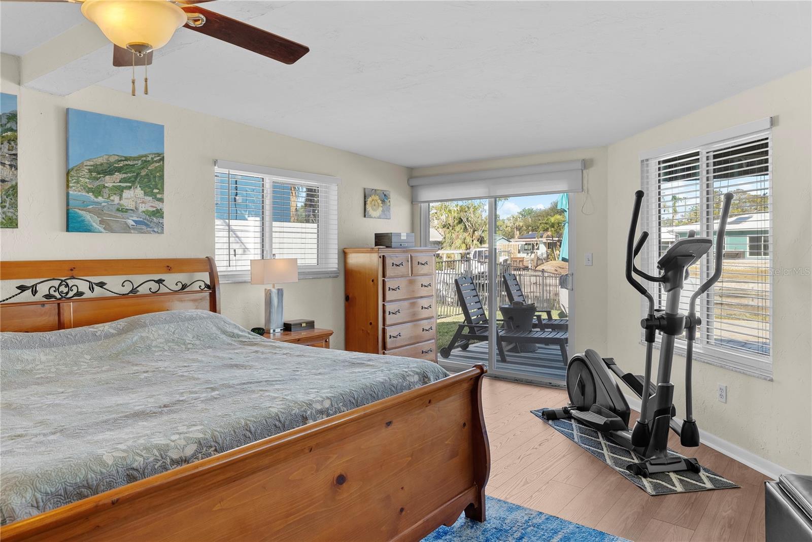 537 DOLPHIN AVE SE, ST PETERSBURG, FL, 33705