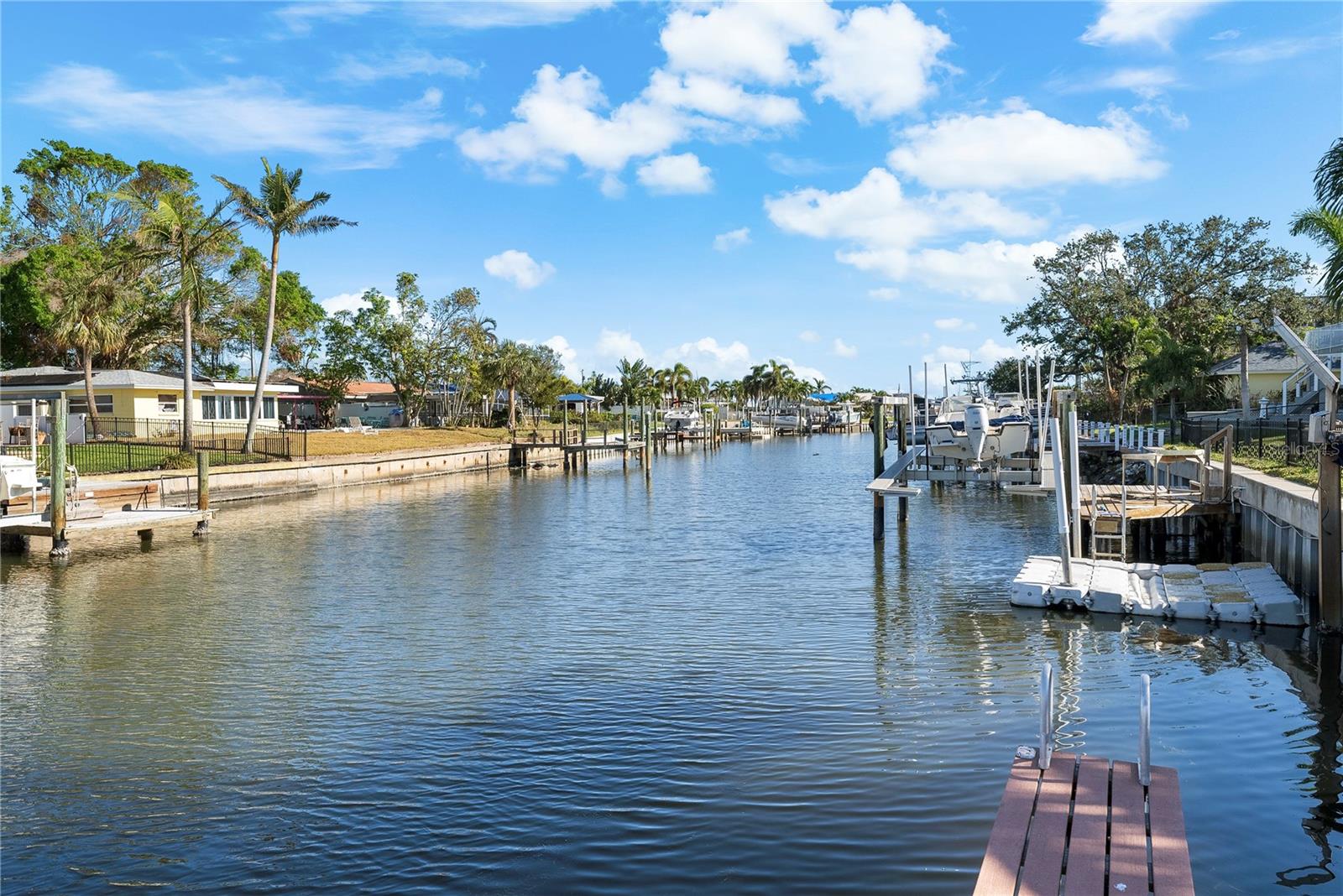 537 DOLPHIN AVE SE, ST PETERSBURG, FL, 33705
