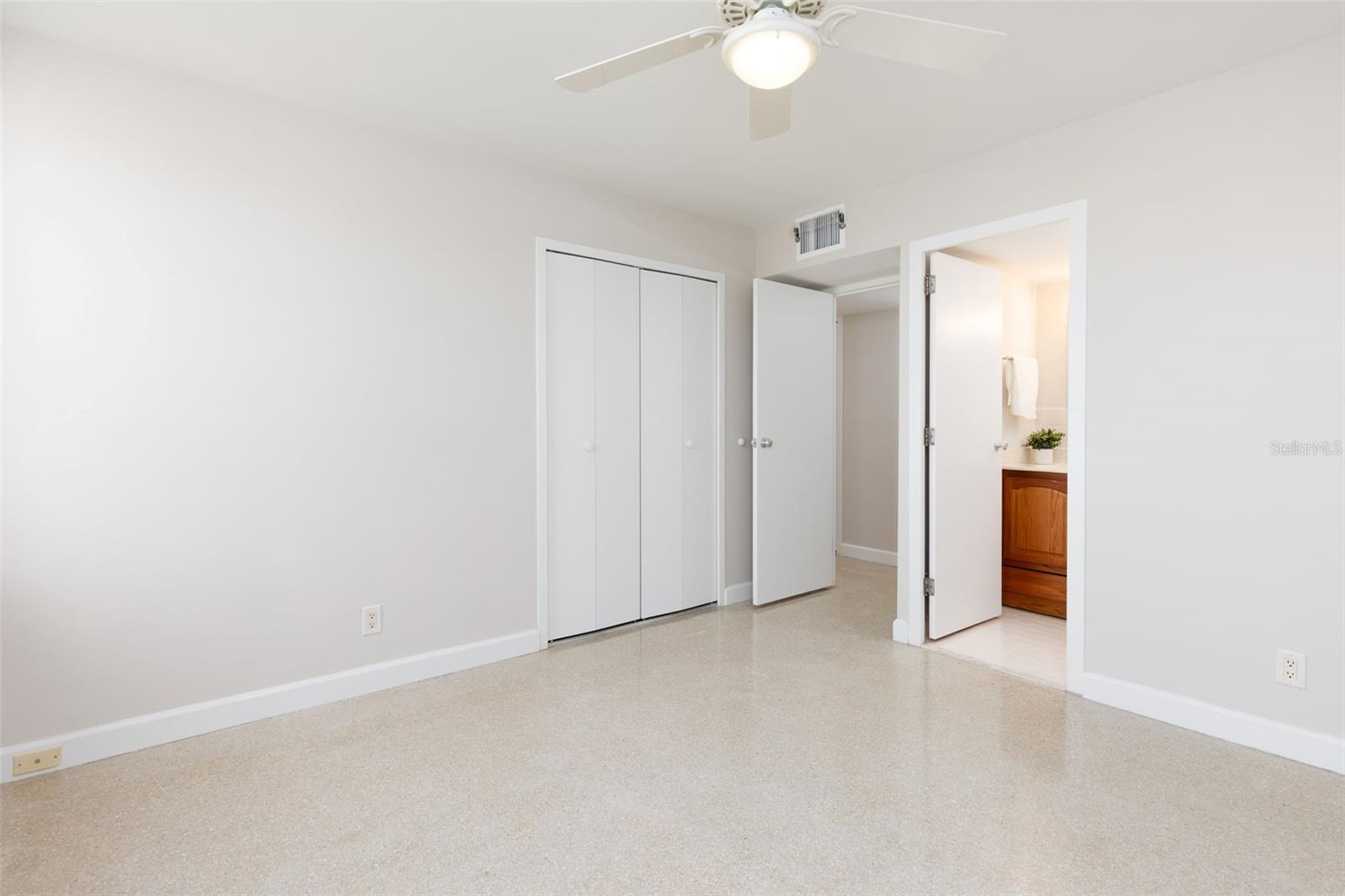 10355 PARADISE BLVD #1015, TREASURE ISLAND, FL, 33706