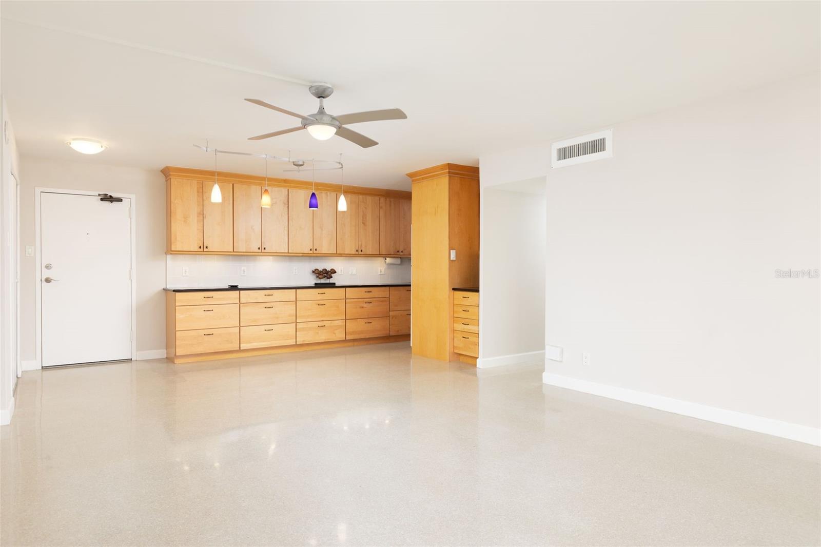 10355 PARADISE BLVD #1015, TREASURE ISLAND, FL, 33706
