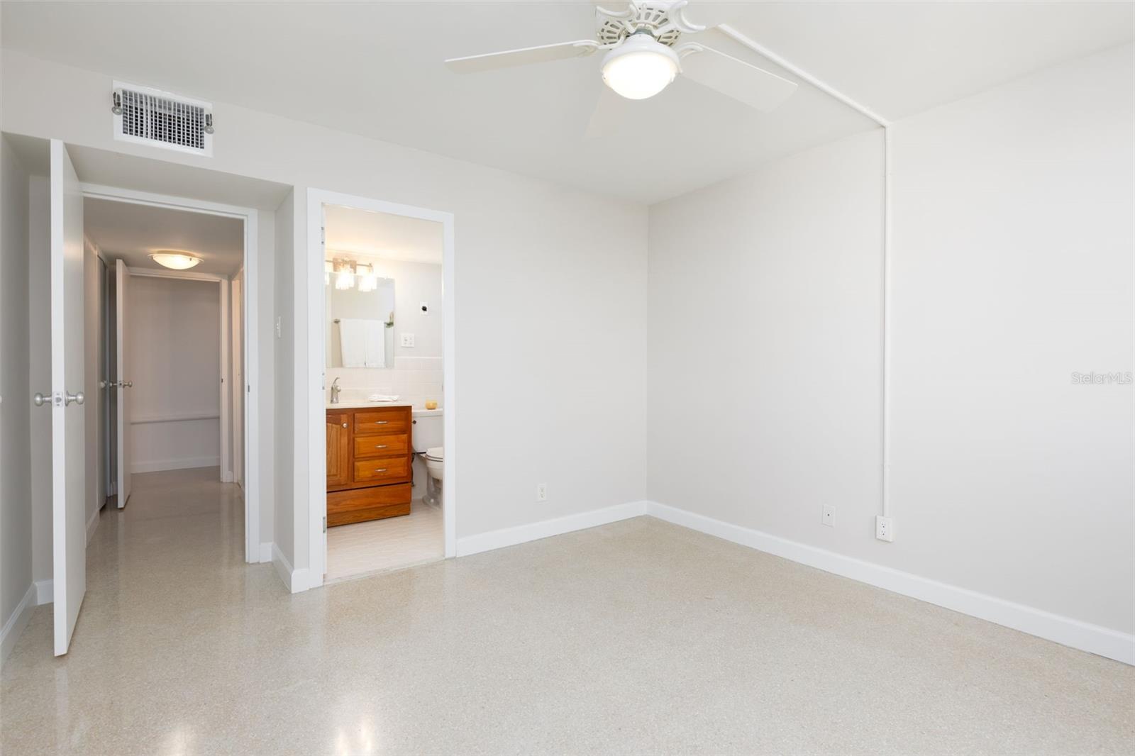 10355 PARADISE BLVD #1015, TREASURE ISLAND, FL, 33706