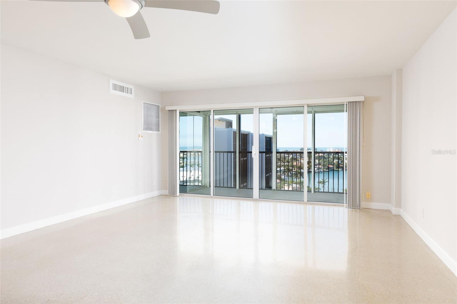 10355 PARADISE BLVD #1015, TREASURE ISLAND, FL, 33706