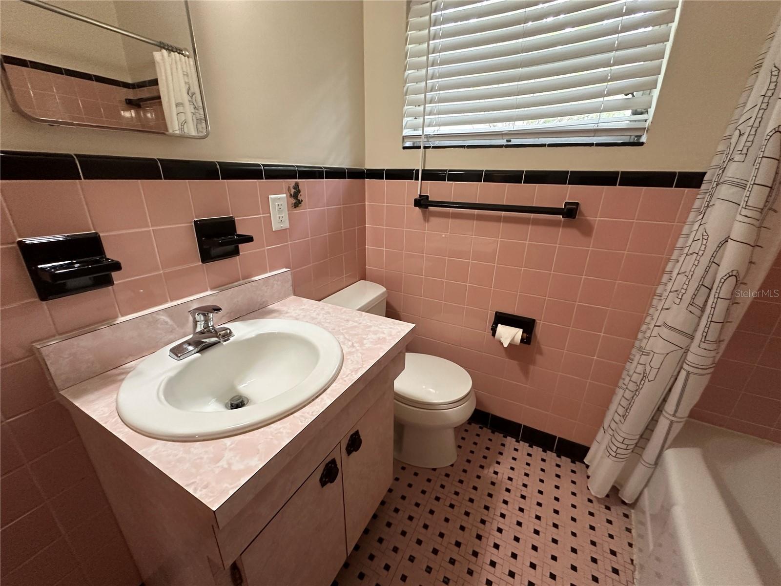 1951 S CRYSTAL LAKE DR, ORLANDO, FL, 32806