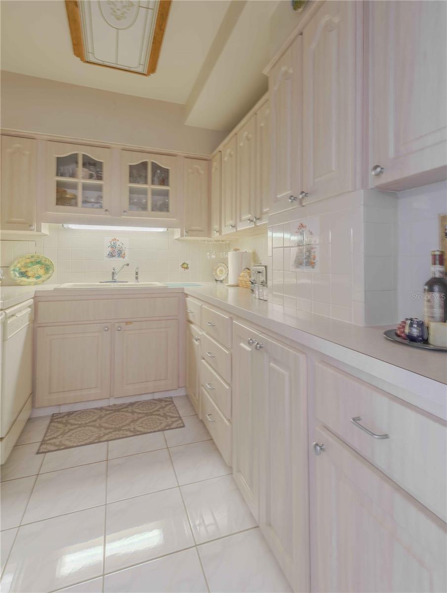 31 ISLAND WAY #907, CLEARWATER BEACH, FL, 33767