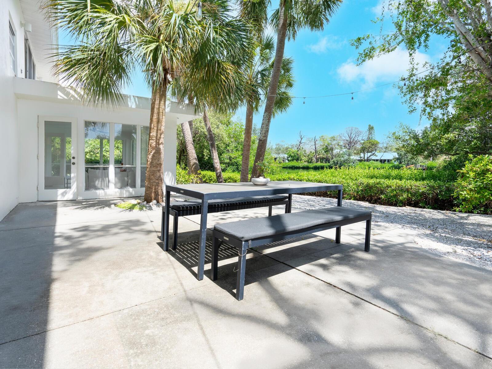 7665 SANDERLING RD, SARASOTA, FL, 34242