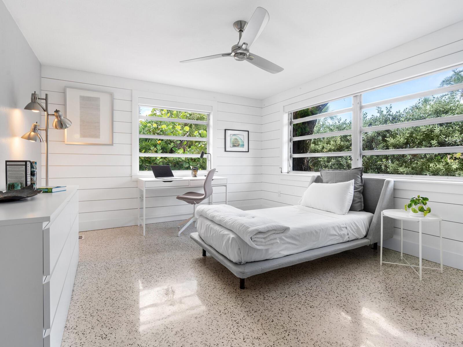 7665 SANDERLING RD, SARASOTA, FL, 34242