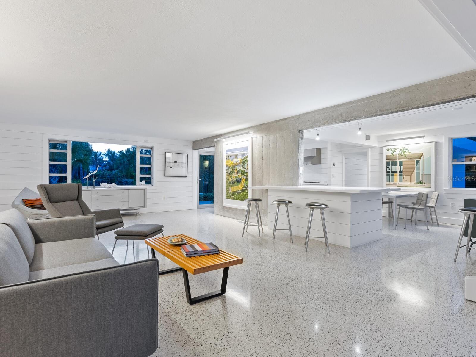 7665 SANDERLING RD, SARASOTA, FL, 34242