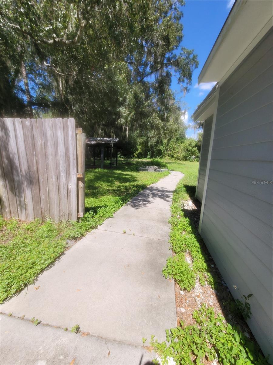 8717 SE STATE ROAD 100, LULU, FL, 32061