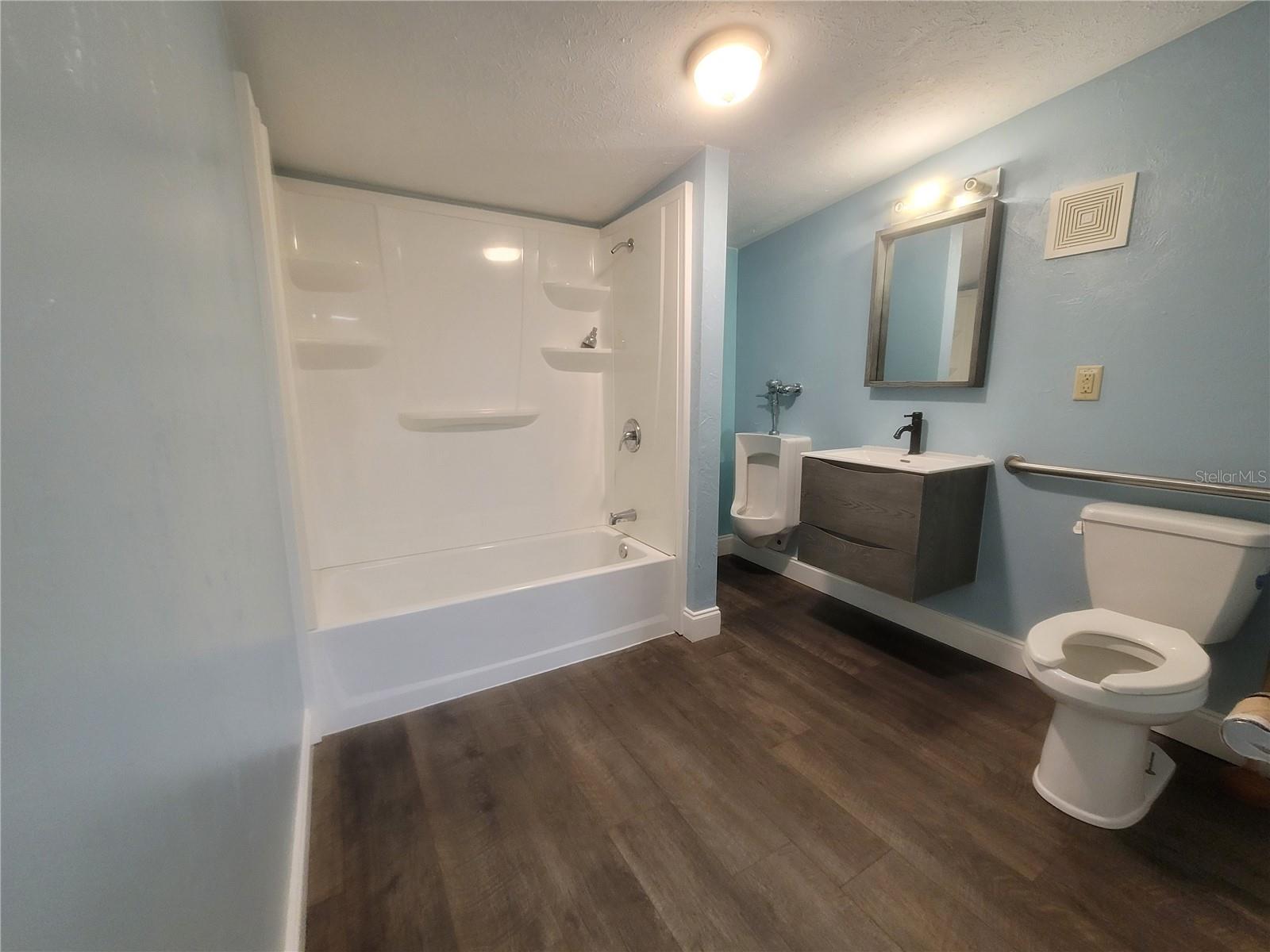 8717 SE STATE ROAD 100, LULU, FL, 32061