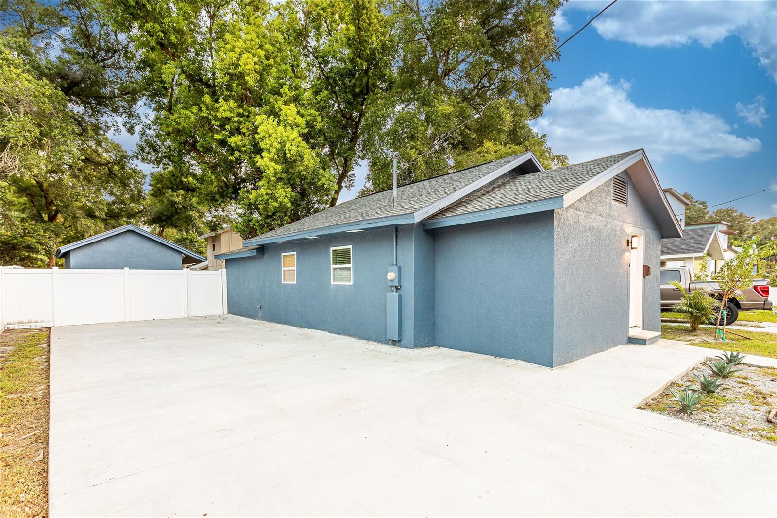 118 W SLIGH AVE, TAMPA, FL, 33604