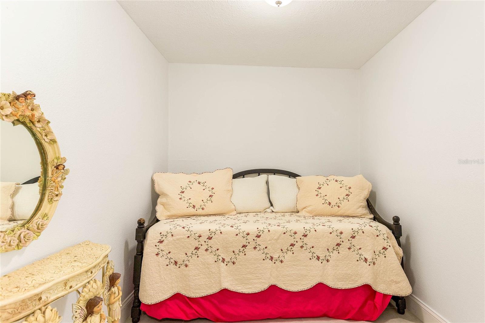 118 W SLIGH AVE, TAMPA, FL, 33604