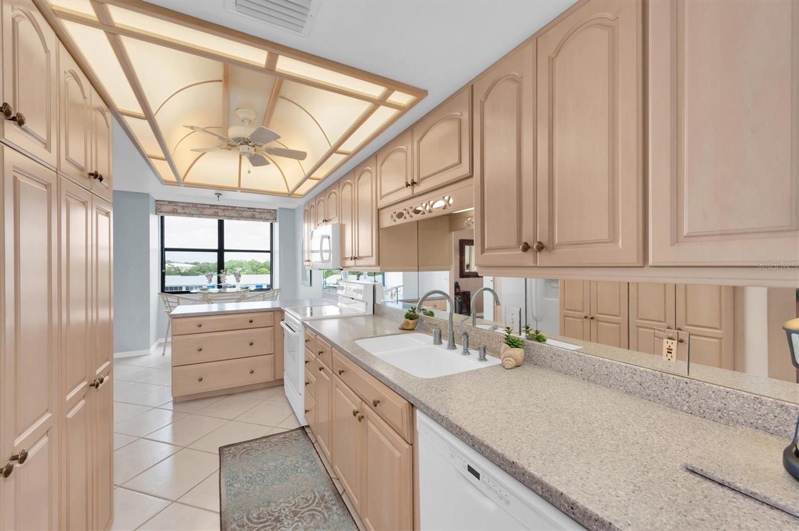 11590 SHIPWATCH DR #548, LARGO, FL, 33774