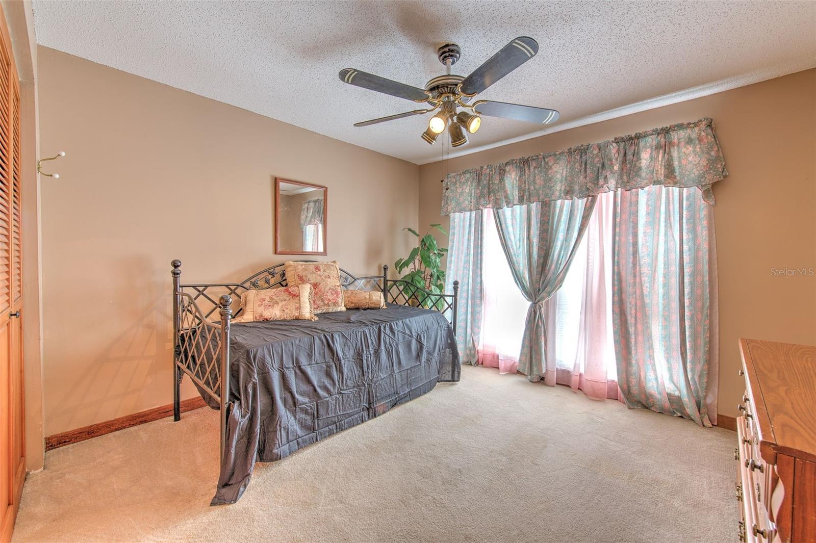 711 E KEYSVILLE RD, PLANT CITY, FL, 33567