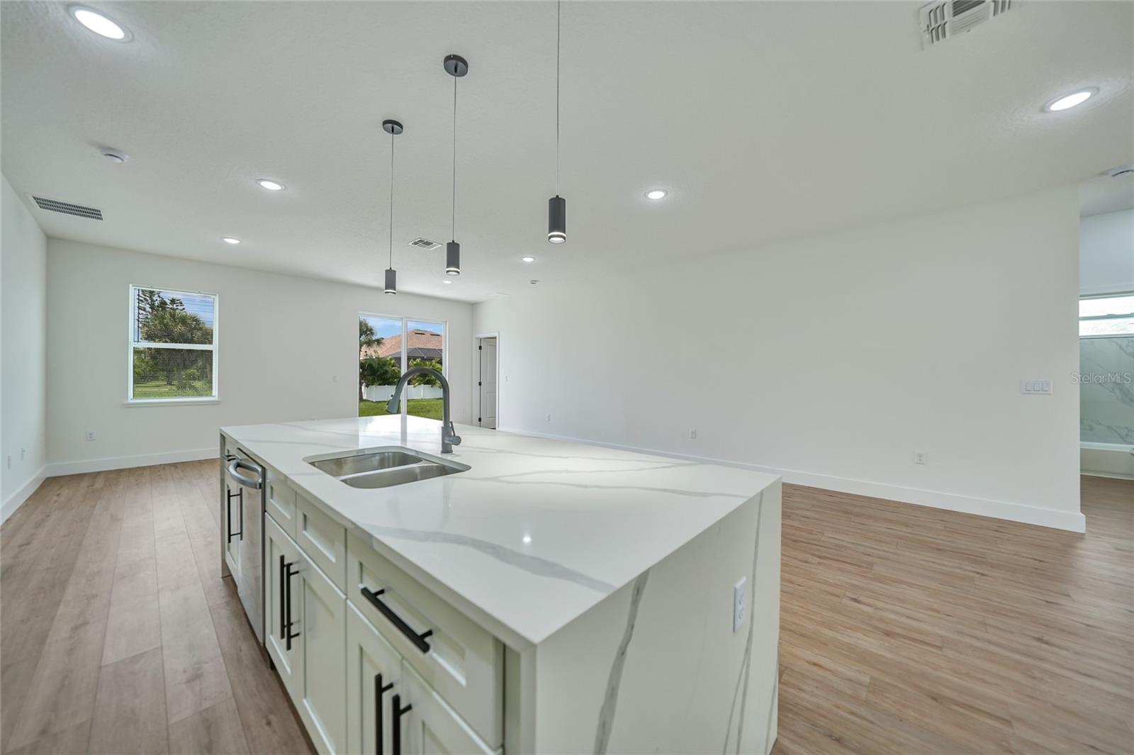 16 TEE VIEW RD, ROTONDA WEST, FL, 33947