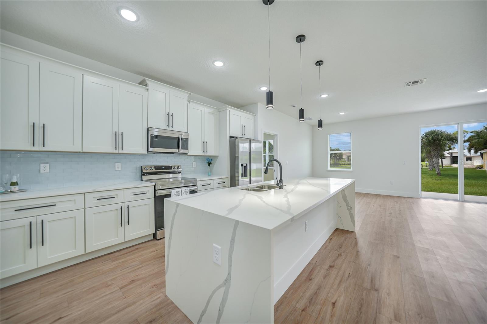 16 TEE VIEW RD, ROTONDA WEST, FL, 33947
