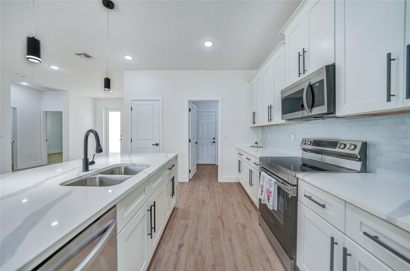 16 TEE VIEW RD, ROTONDA WEST, FL, 33947