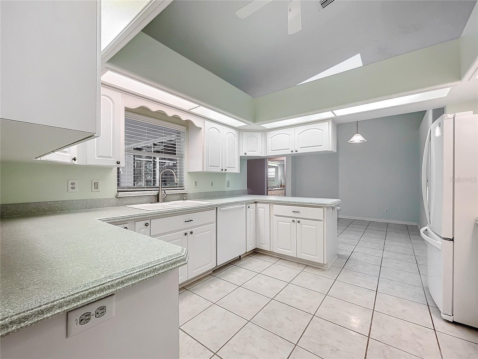 5430 SIR CHURCHILL DR, LEESBURG, FL, 34748