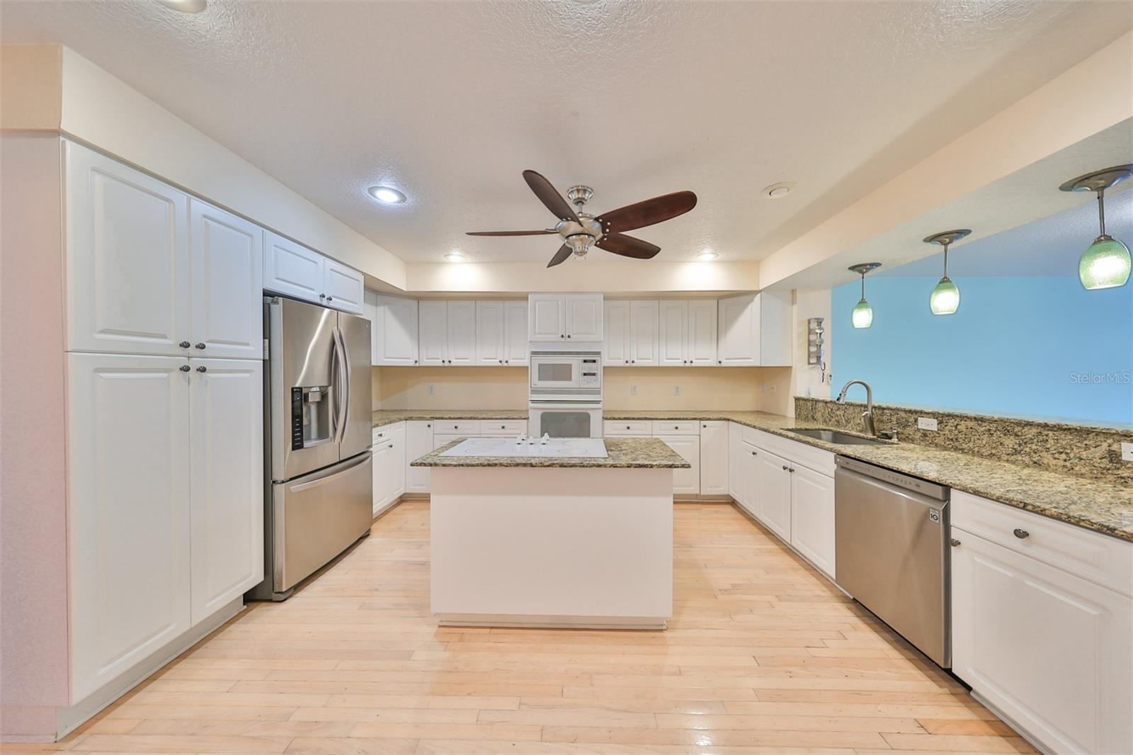 521 PINELLAS BAYWAY S #202, ST PETERSBURG, FL, 33715