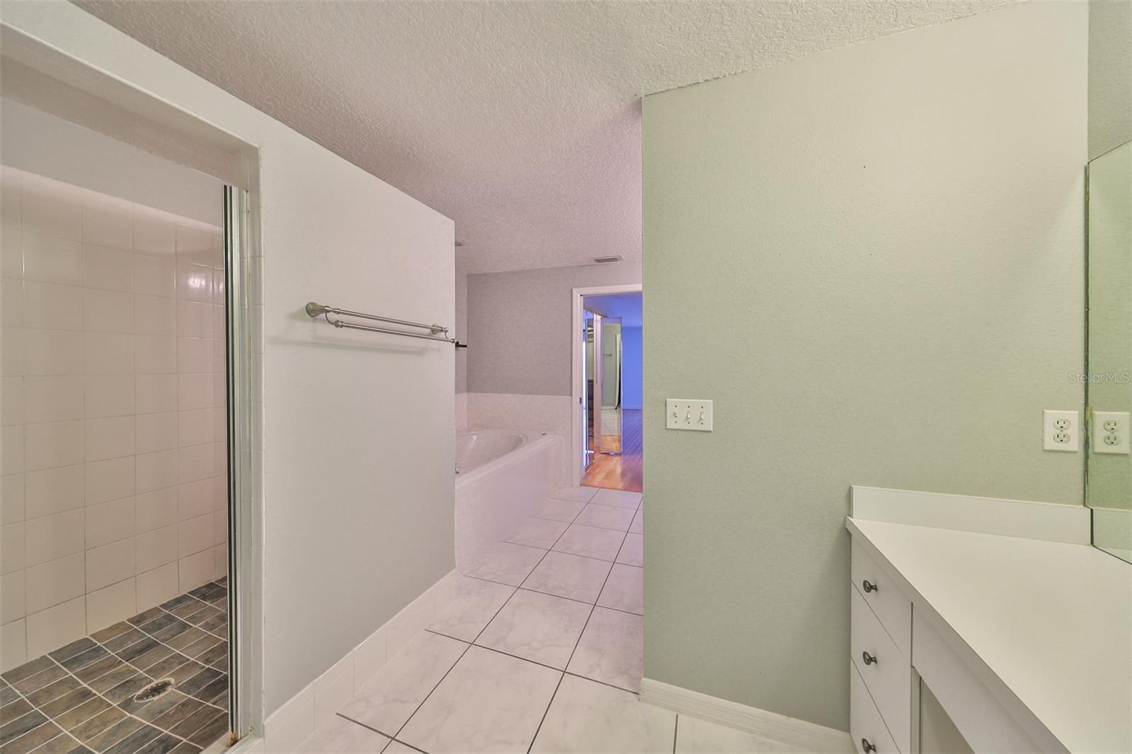 521 PINELLAS BAYWAY S #202, ST PETERSBURG, FL, 33715
