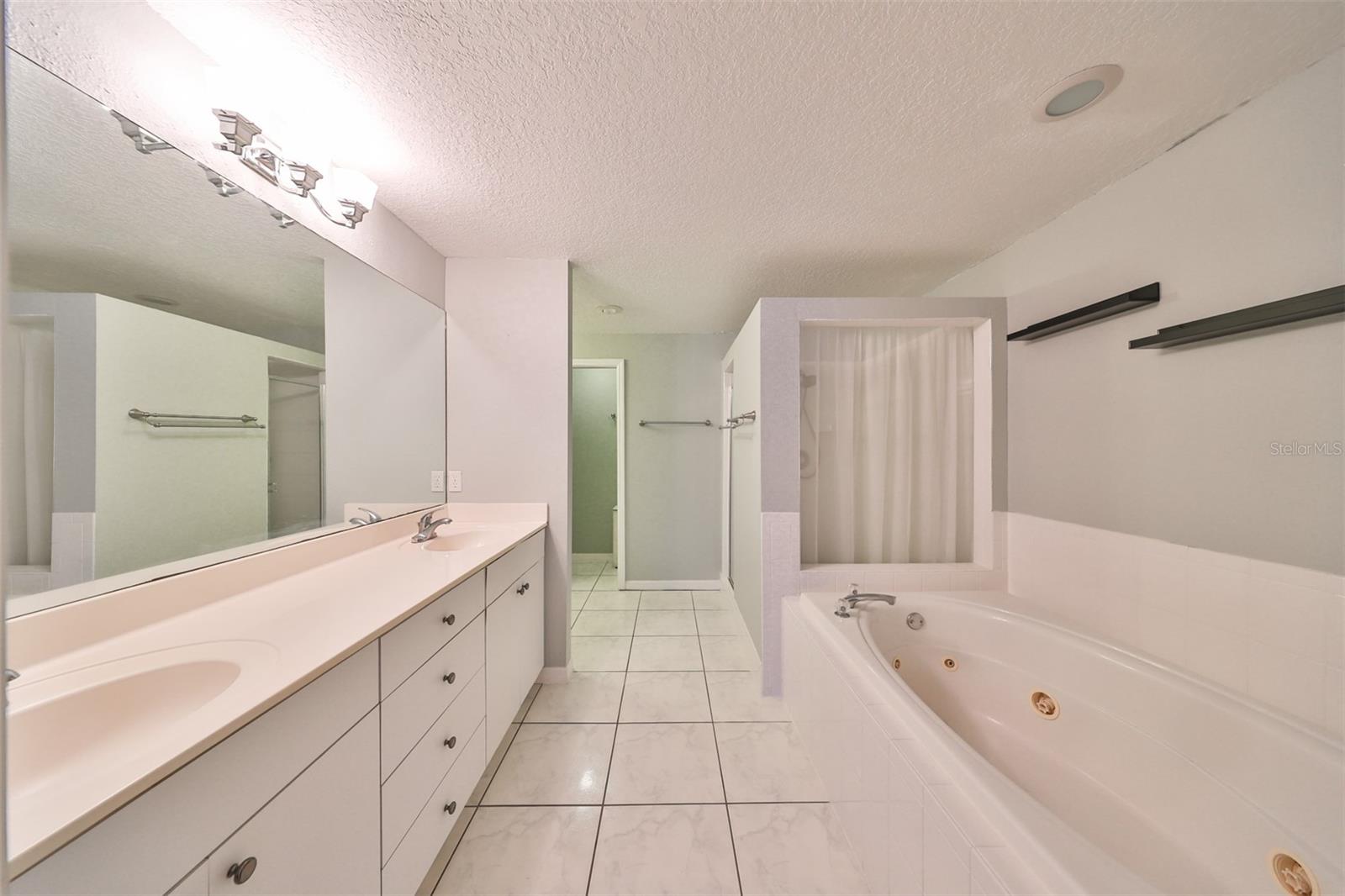 521 PINELLAS BAYWAY S #202, ST PETERSBURG, FL, 33715