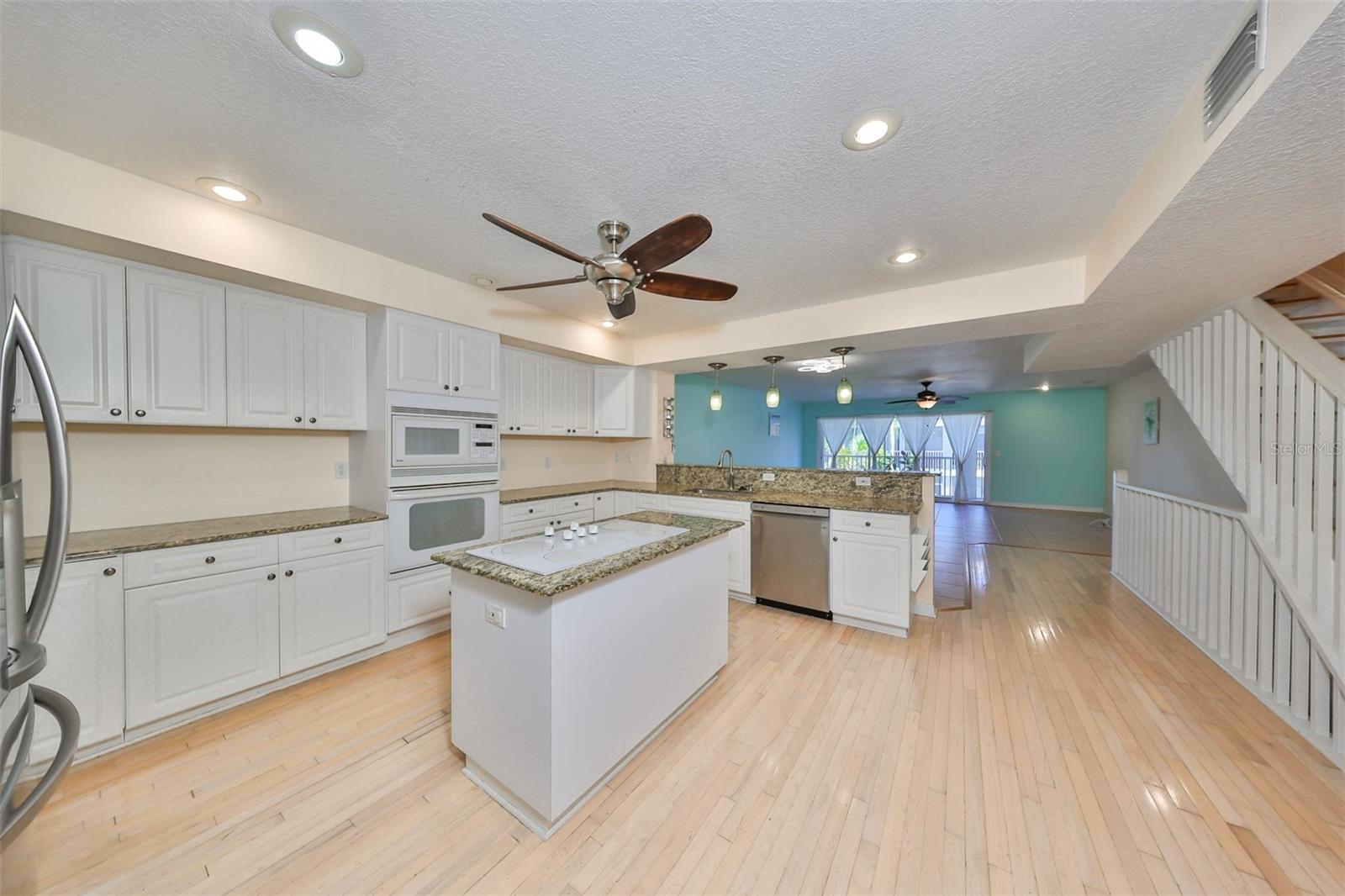 521 PINELLAS BAYWAY S #202, ST PETERSBURG, FL, 33715