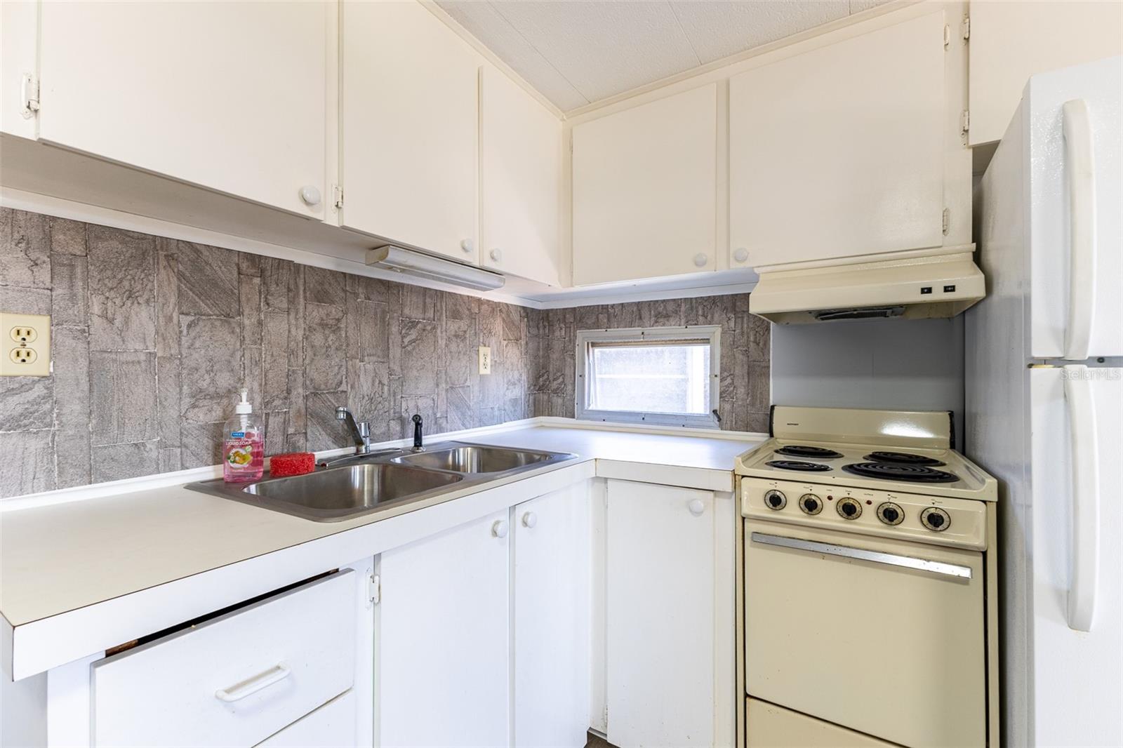 27 3RD ST, PUNTA GORDA, FL, 33982