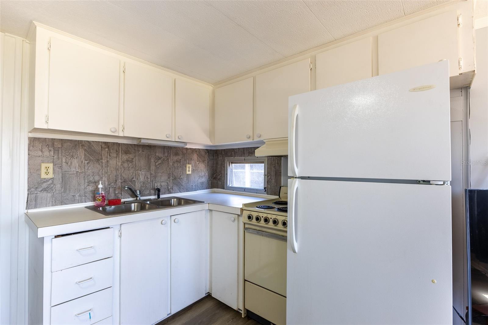 27 3RD ST, PUNTA GORDA, FL, 33982