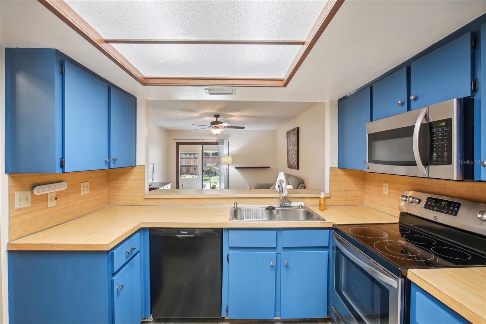 947 VILLAGE DR, BROOKSVILLE, FL, 34601
