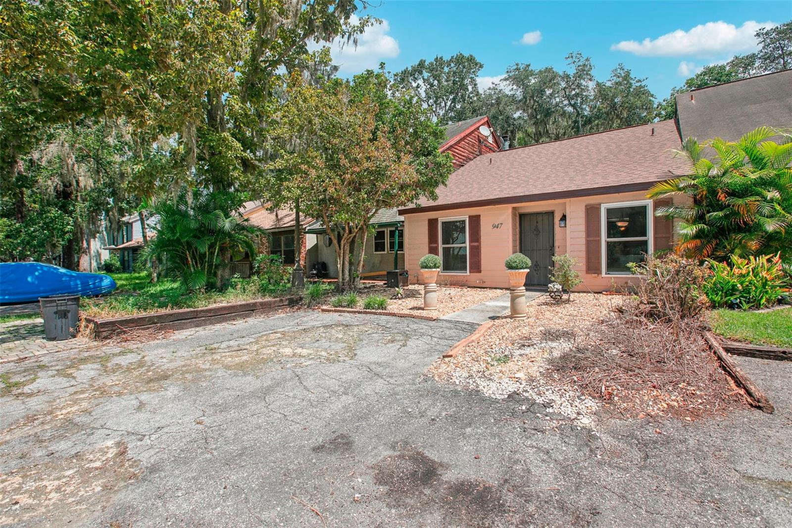 947 VILLAGE DR, BROOKSVILLE, FL, 34601