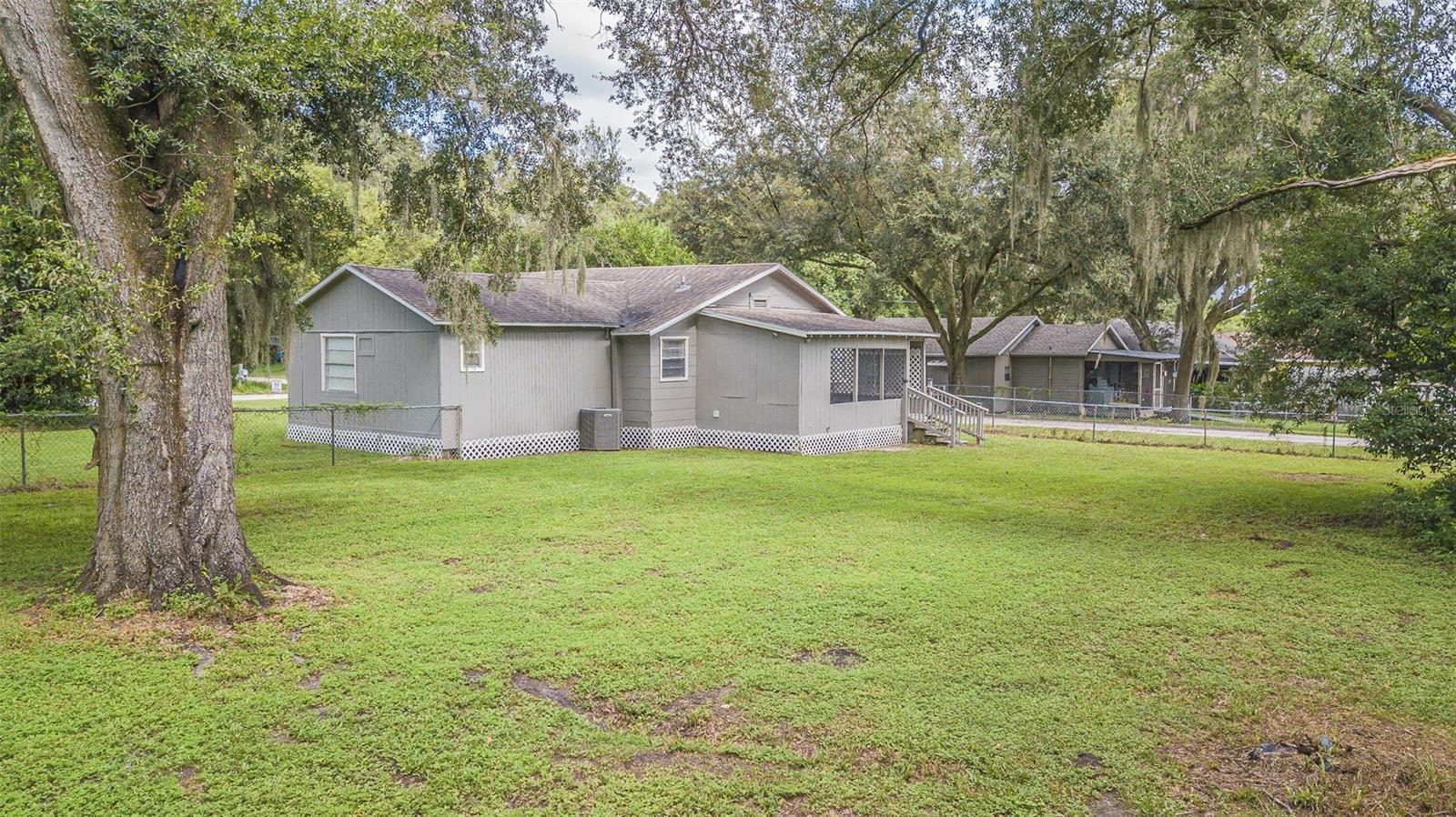 1812 N BARNES ST, PLANT CITY, FL, 33563