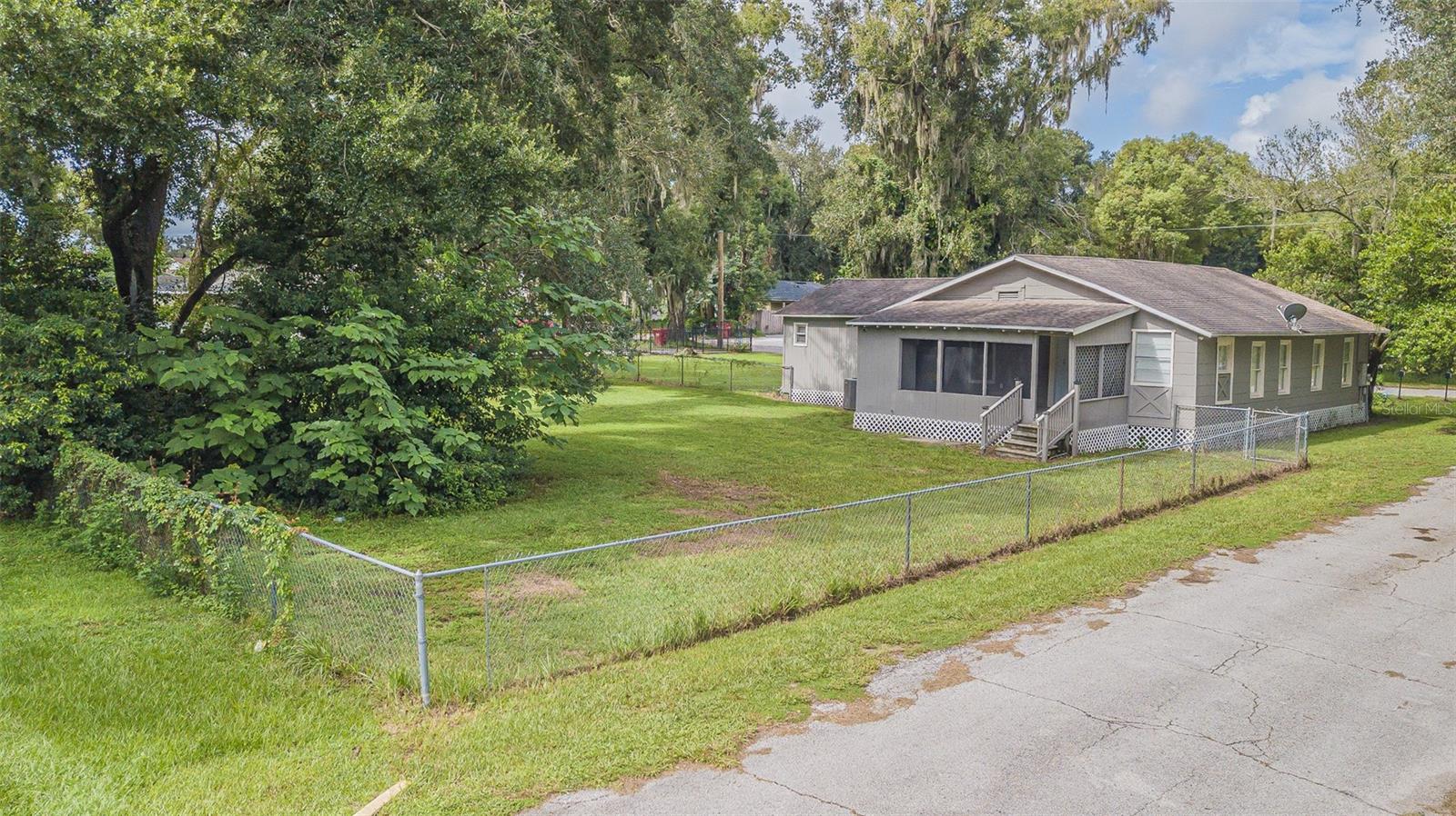 1812 N BARNES ST, PLANT CITY, FL, 33563