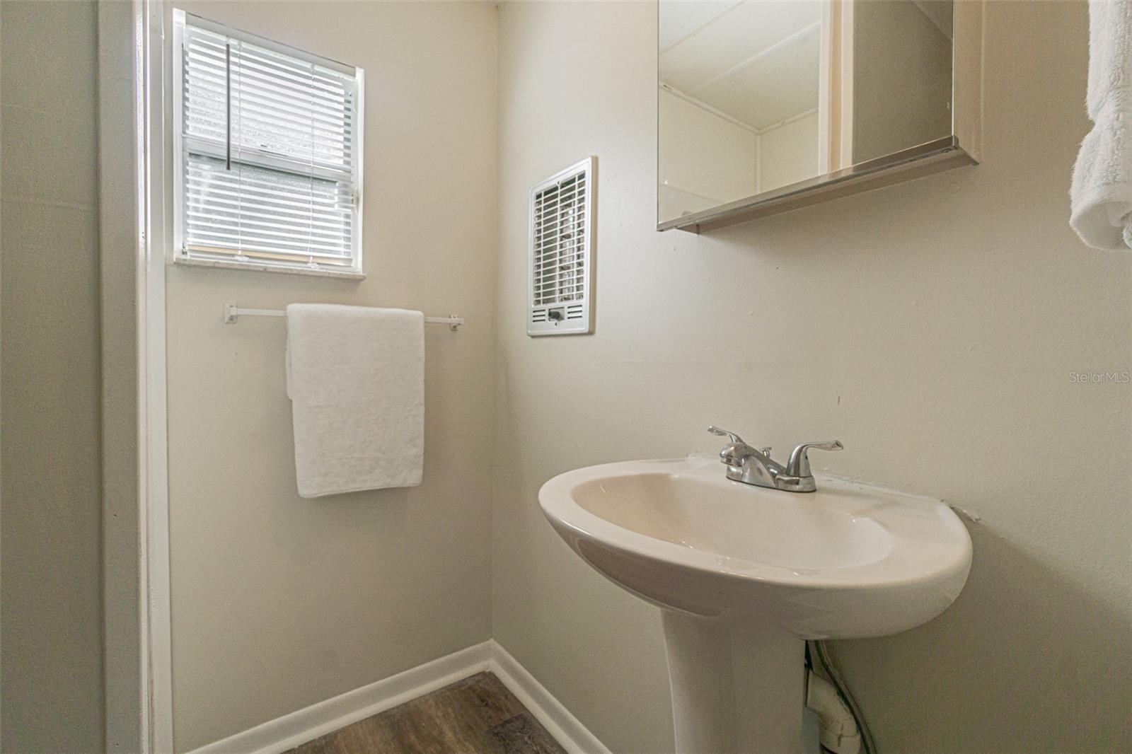 1812 N BARNES ST, PLANT CITY, FL, 33563