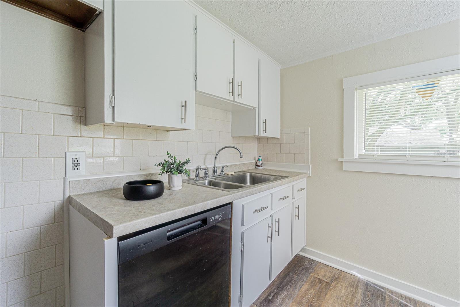 1812 N BARNES ST, PLANT CITY, FL, 33563