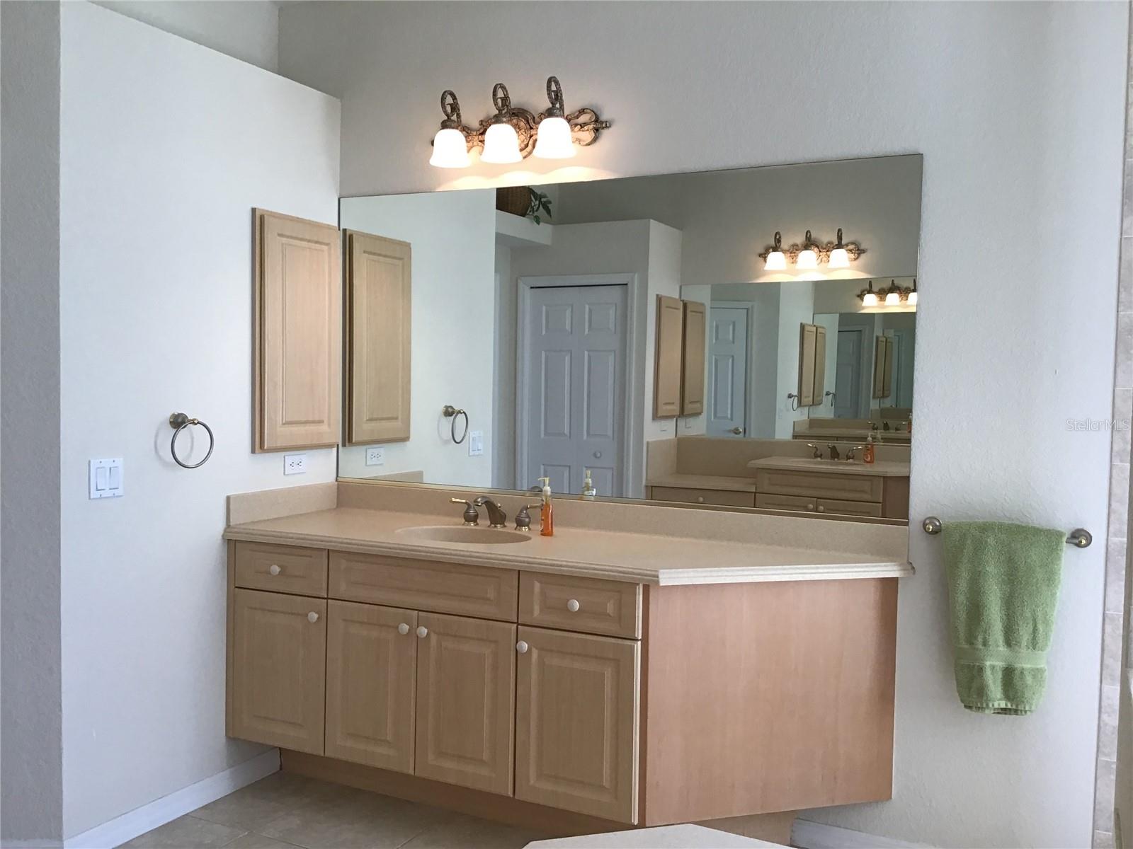1292 W HILLSBOROUGH BLVD, NORTH PORT, FL, 34288