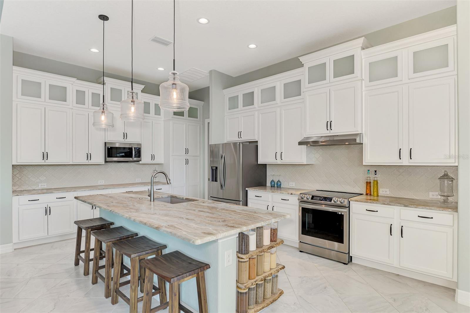 198 LONG MEADOW LN, ROTONDA WEST, FL, 33947