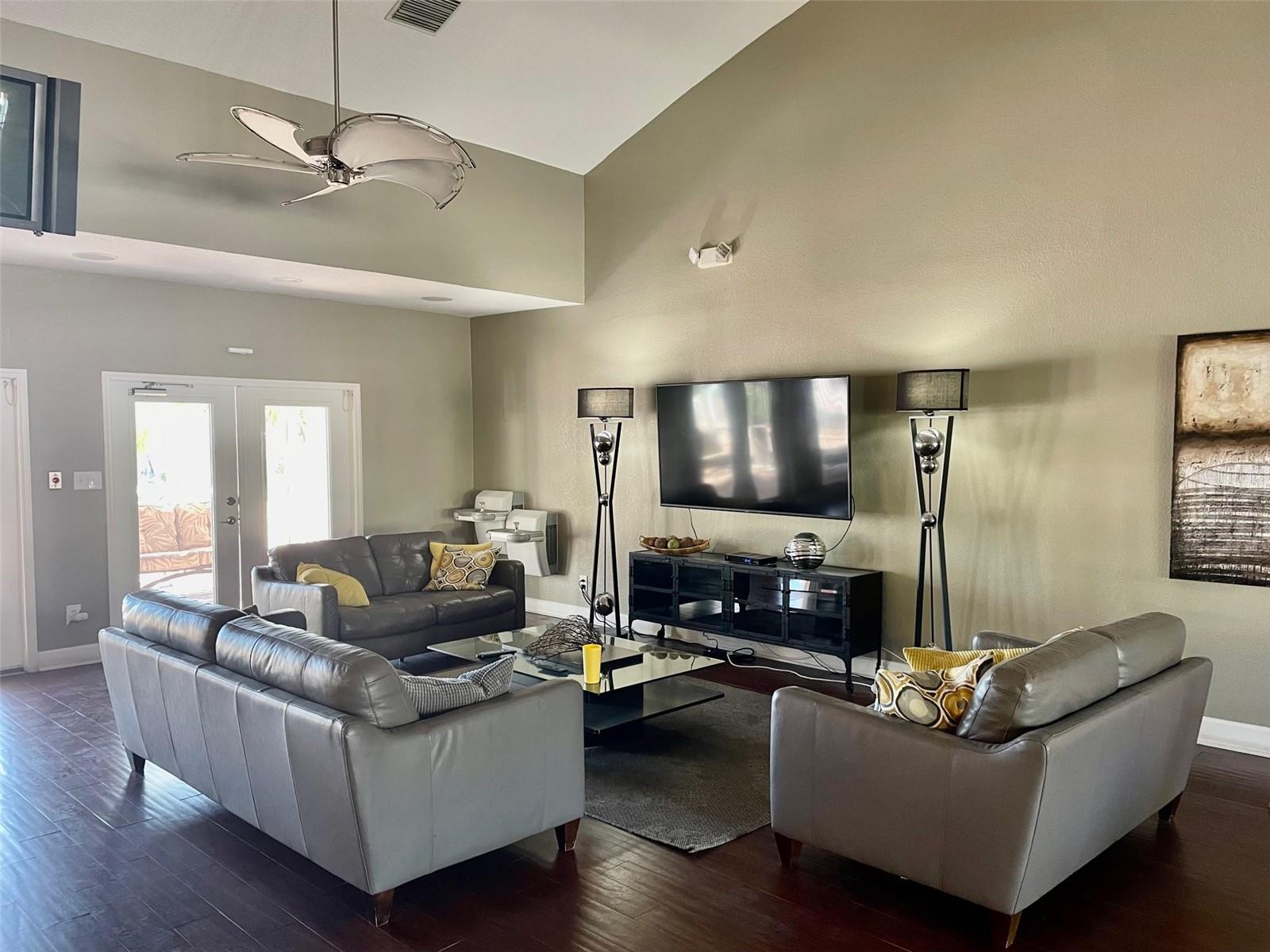207 SEAHORSE DR SE #D, ST PETERSBURG, FL, 33705