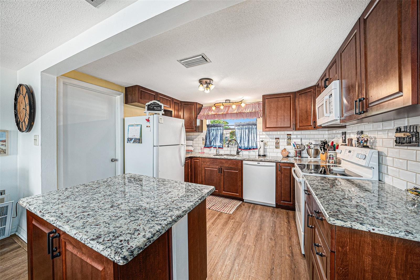 10301 OAK HILL DR, PORT RICHEY, FL, 34668