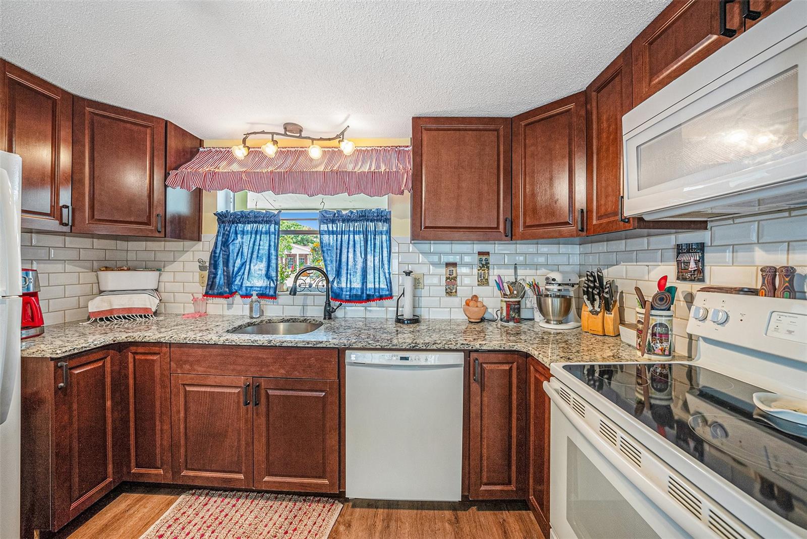10301 OAK HILL DR, PORT RICHEY, FL, 34668