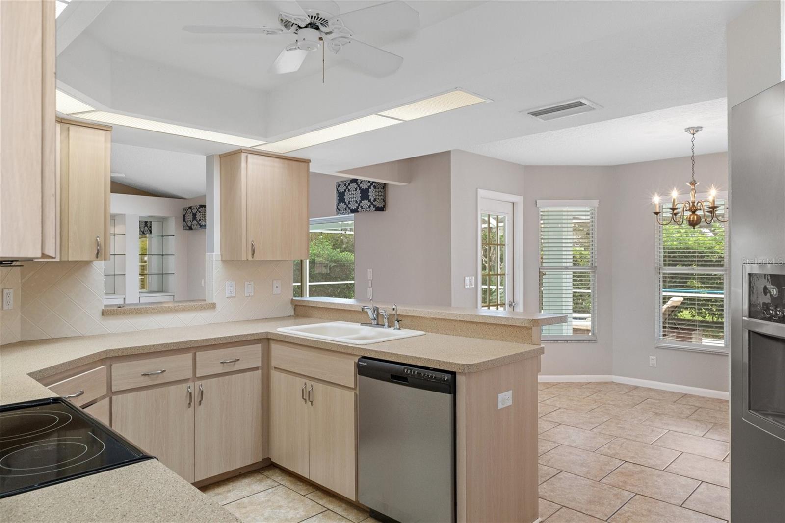 9410 FOX HOLLOW LN, WEEKI WACHEE, FL, 34613