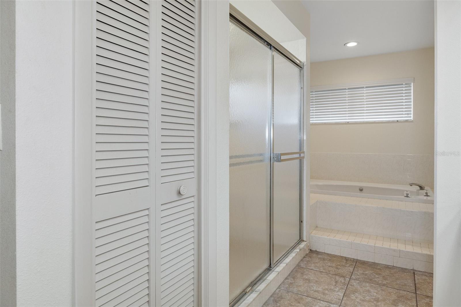 9410 FOX HOLLOW LN, WEEKI WACHEE, FL, 34613