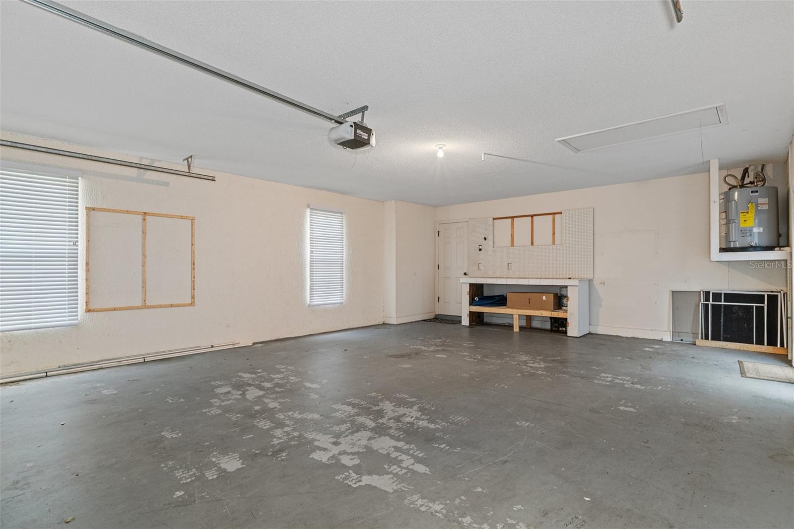 9410 FOX HOLLOW LN, WEEKI WACHEE, FL, 34613