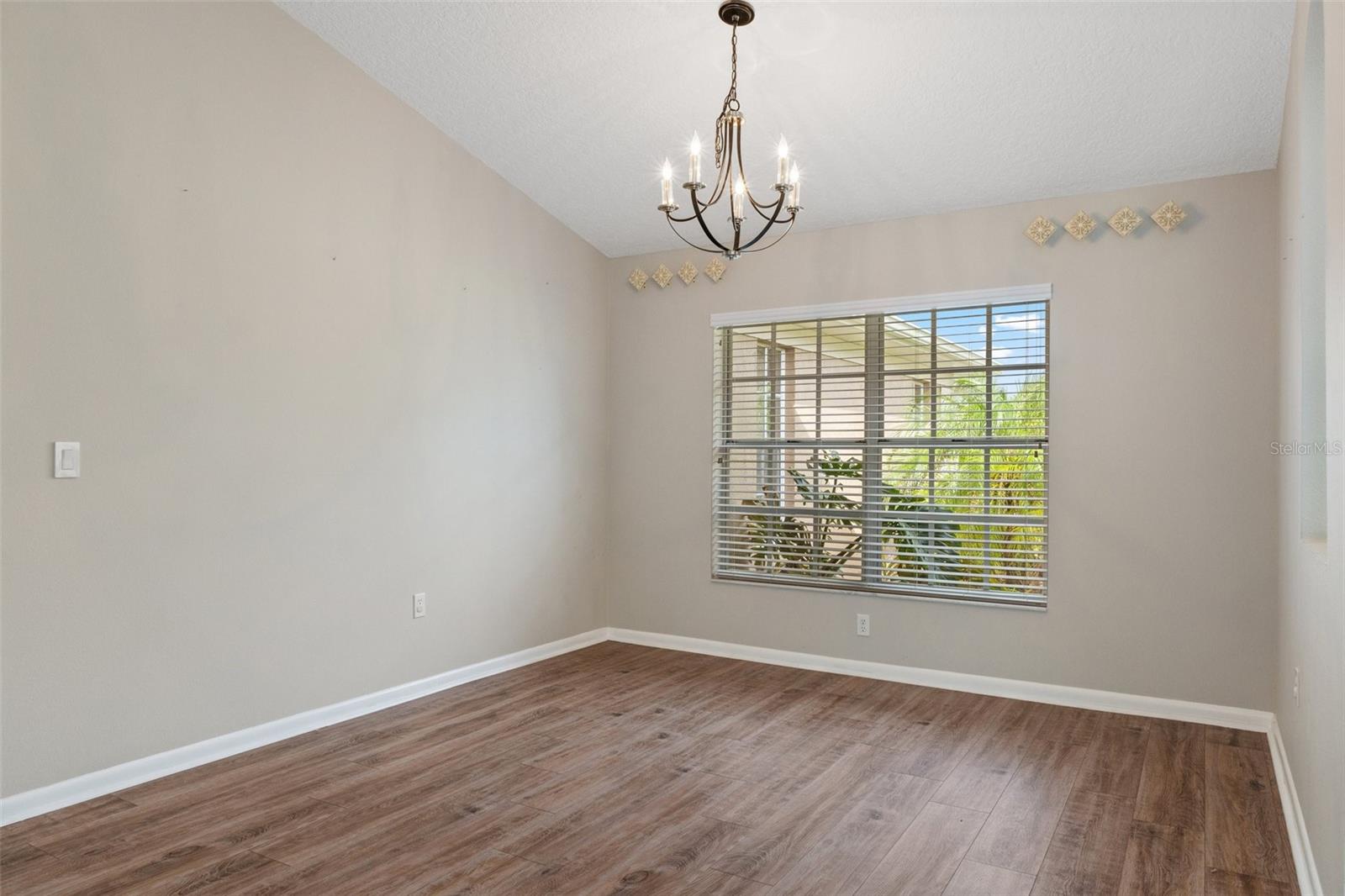 9410 FOX HOLLOW LN, WEEKI WACHEE, FL, 34613