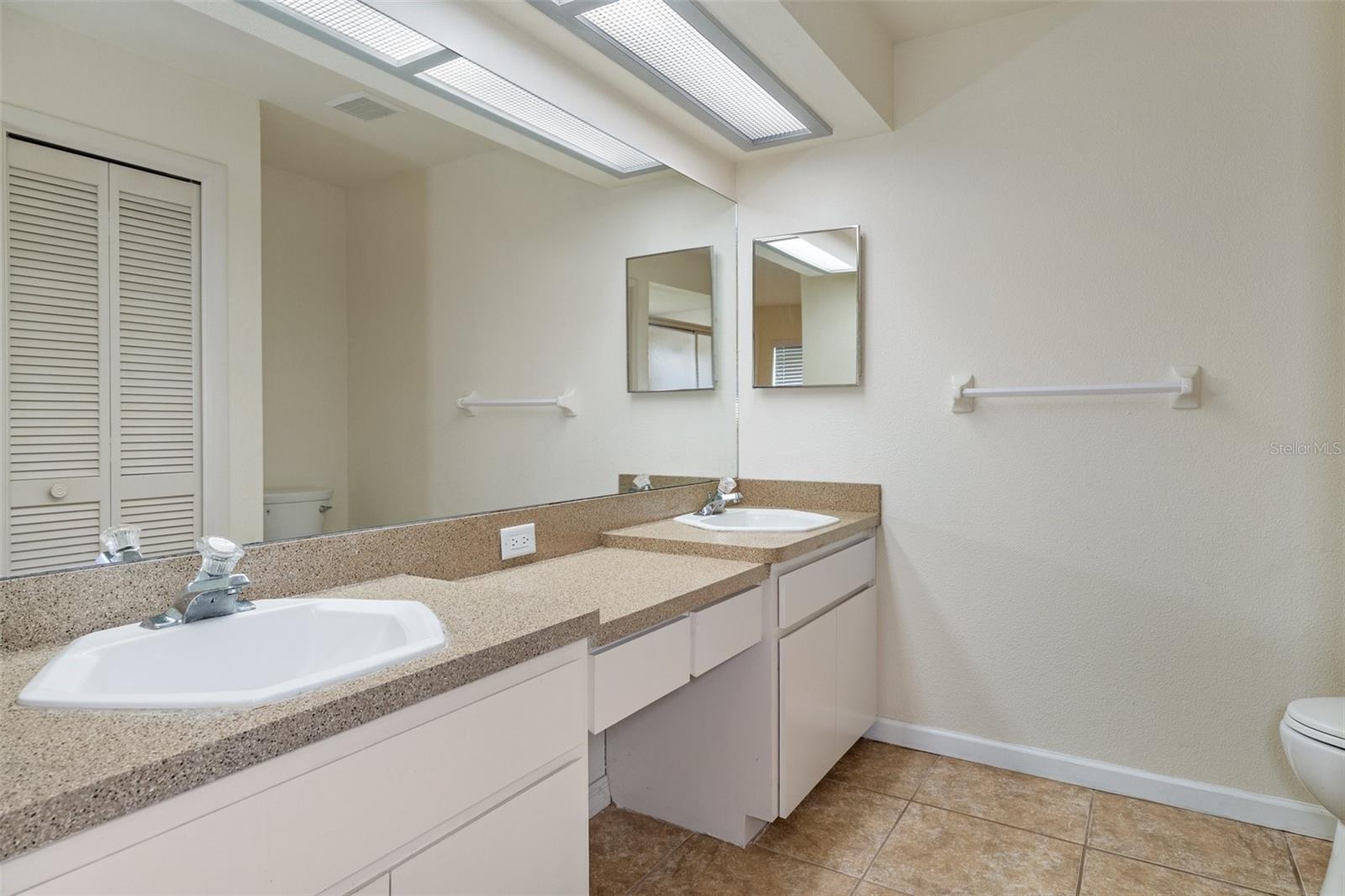 9410 FOX HOLLOW LN, WEEKI WACHEE, FL, 34613