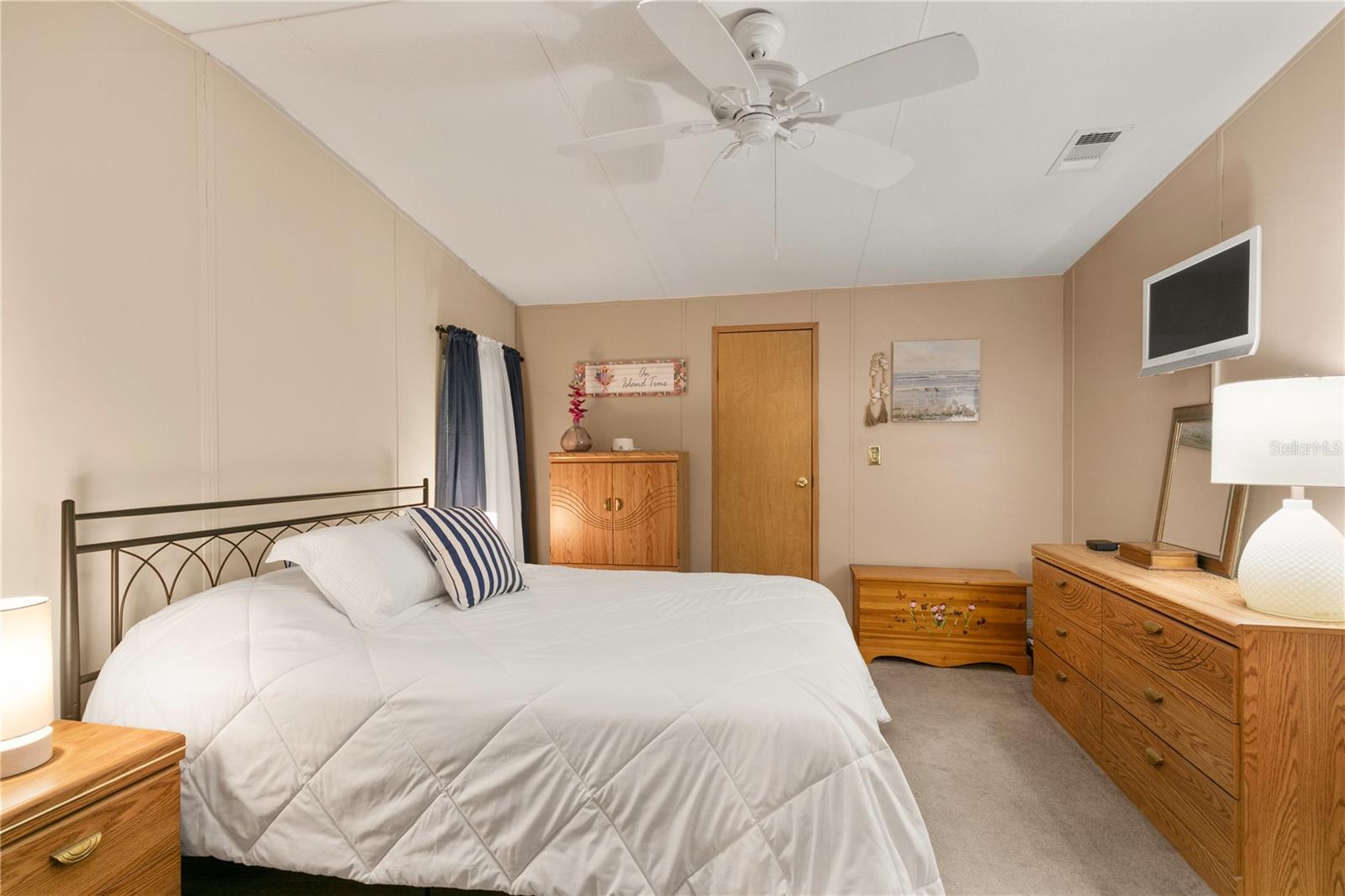 36117 EMERALDA AVE, LEESBURG, FL, 34788