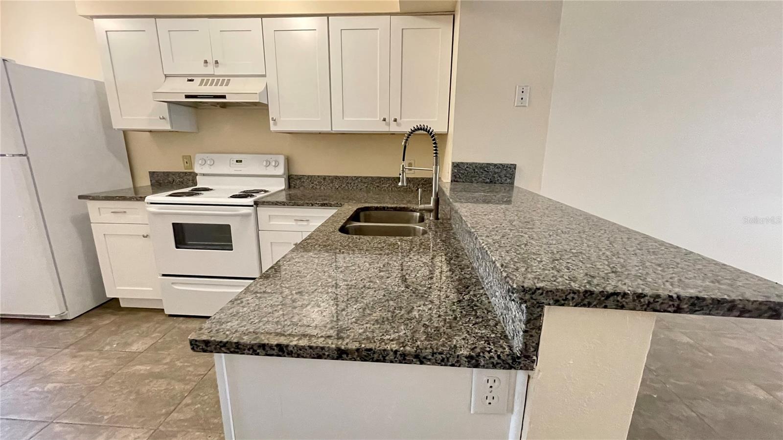 11335 GRANDVILLE DR, TEMPLE TERRACE, FL, 33617